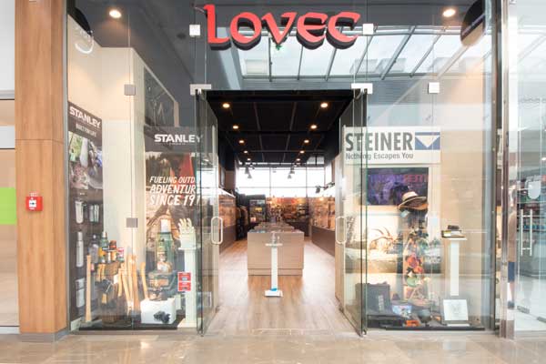 knifestock myymälä LOVEC Aupark Bratislava